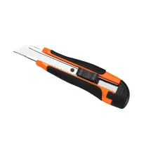 Retractable blade cutter